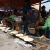 Bánh bột ngô bày bán tại chợ phiên ở Hà Giang. (Nguồn: zing.vn)