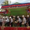 Động thổ nhà cộng đồng đa năng cho người Campuchia gốc Việt Nam tại tỉnh Siem Reap. (Ảnh: Trần Chí Hùng/Vietnam+)