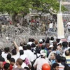Xung đột giữa người biểu tình và cảnh sát tại quận Abbassiya, thủ đô Cairo ngày 4/5. (Nguồn: THX/TTXVN)