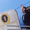 Tổng thống Barack Obama đến sân bay tại Los Angeles để tham dự buổi quyên góp. (Nguồn: Getty Images)
