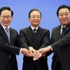 Thủ tướng Trung Quốc Ôn Gia Bảo (giữa), Tổng thống Hàn Quốc Lee Myung-bak (trái) và Thủ tướng Nhật Bản Yoshihiko Noda (phải) tham dự cuộc họp ngày 13/5. (Nguồn: THX/TTXVN)