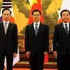 Chủ tịch Hồ Cẩm Đào (giữa), Tổng thống Lee Myung-bak (trái), Thủ tướng Yoshihiko Noda (phải) trước cuộc gặp ngày 14/5. (Nguồn: YONHAP/TTXVN)