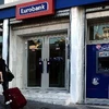 Chi nhánh ngân hàng Eurobank ở thủ đô Athens, ngày 19/4. (Nguồn: AFP/TTXVN)