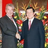 Chủ tịch nước Trương Tấn Sang đón Tổng thống Heinz Fischer. (Ảnh: Nguyễn Khang/TTXVN)