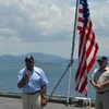 Bộ trưởng Quốc phòng Mỹ Leon Panetta đến thăm vịnh Cam Ranh. (Nguồn: Thanh Niên)