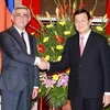 Chủ tịch nước Trương Tấn Sang và Tổng thống Serzh Sargsyan tại lễ đón. (Ảnh: Nguyễn Khang/TTXVN)