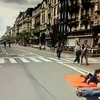 Người dân Brussels nghỉ ngơi trên đường phố. (Nguồn: Thái Vân/Vietnam+)