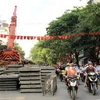Tập kết vật liệu lấn chiếm đường phố Huế, quận Hai Bà Trưng (Hà Nội). (Ảnh: Bùi Tường/TTXVN)