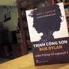 Cuốn sách "Bob Dylan - Trịnh Công Sơn - như trăng và nguyệt?". (Nguồn: Sài Gòn Tiếp thị)