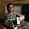 Người dân Ai Cập bỏ phiếu tại điểm bầu cử ở Cairo. (Nguồn: AFP/TTXVN)