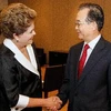 Tổng thống Brazil Dilma Rousseff (trái) có cuộc gặp với Thủ tướng Trung Quốc Ôn Gia Bảo (phải) bên lề Hội nghị Phát triển Bền vững Rio+20. (Nguồn: AFP/TTXVN)