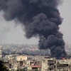 Khói lửa do xung đột tại Bab Amro, khu vực lân cận thành phố Homs ngày 19/6.(Nguồn: AFP/TTXVN)