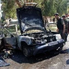 Cảnh sát điều tra tại hiện trường vụ đánh bom xe ô tô trên tuyến đường cao tốc Mazzeh ở thủ đô Damascus của Syria, ngày 13/7. (Nguồn: AFP/TTXVN)