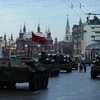 Xe bọc thép của quân đội Nga tham gia cuộc diễn tập diễu binh kỷ niệm Ngày Chiến thắng trên Quảng trường Đỏ ở thủ đô Matxcơva. (Nguồn: AFP/TTXVN)