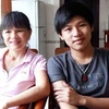 Lê Nguyễn Thọ Khang và mẹ. (Nguồn: Tienphong.vn)