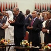 Các quan chức cấp cao của Libya tại lễ chuyển giao quyền lực. (Nguồn: AFP/TTXVN)