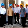 Phó Thủ tướng Nguyễn Xuân Phúc kiểm tra tiến độ công trình. (Ảnh: Hoàng Chương/Vietnam+)