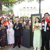 Tổng Bí thư Nguyễn Phú Trọng và các đại biểu hát bài ca về Chủ tịch Hồ Chí Minh tại lễ dâng hoa. (Ảnh : Trí Dũng/TTXVN)