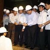 Phó Thủ tướng Nguyễn Xuân Phúc kiểm tra việc khắc phục sự cố ở Nhà máy thủy điện Sông Tranh 2. (Ảnh: Hứa Chung/TTXVN)