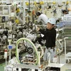 Công nhân làm việc trong nhà máy mới của Công ty ôtô Toyota Đông Nhật Bản ở Taiwa (Nhật Bản) ngày 14/12. (Nguồn: AFP/TTXVN)