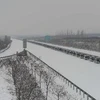Tuyết phủ trắng trên tuyến đường cao tốc Bắc Kinh - Côn Minh ở tỉnh Hà Bắc. (Nguồn: THX/TTXVN)