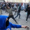 Người biểu tình xung đột với cảnh sát tại quảng trường Tahrir ở Cairo ngày 25/1. (Nguồn: THX/TTXVN)