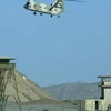 Máy bay trực thăng Iran bay tuần tra trên nhà máy hạt nhân Natanz, cách Tehran khoảng 270km về phía nam ngày 30/5/2005. (Nguồn: AFP/TTXVN)