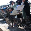 Binh sỹ Thái Lan điều tra tại hiện trường vụ đánh bom ở Yala. (Nguồn: AFP/TTXVN)