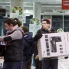 Người dân mua sắm trong Ngày Quà tặng (Boxing Day) ở Toronto (Canada) ngày 26/12 (Nguồn: THX/TTXVN)