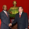 Thường trực Ban Bí thư Lê Hồng Anh tiếp ông Jose Condugua Antonio Pacheco, Bộ trưởng Bộ Nông nghiệp Cộng hòa Mozambique đang ở thăm và làm việc tại Việt Nam. (Ảnh: Doãn Tấn/TTXVN)
