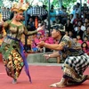 Biểu diễn múa dân gian tại liên hoan nghệ thuật Bali. (Nguồn: AFP/TTXVN)