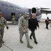 Bộ trưởng Quốc phòng Mỹ Chuck Hagel cùng Đại tướng Không quân Philip Breedlove tại Afghanistan ngày 11/3. (Nguồn: AFP)