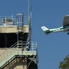 Tháp kiểm soát không lưu sân bay Whiteman ở Los Angeles, bang California ngày 22/3. (Nguồn: AFP/TTXVN)