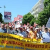 Biểu tình phản đối chính sách tiết kiệm của chính phủ Bồ Đào Nha. (Nguồn: THX/TTXVN)