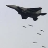 Máy bay chiến đấu F-15K dội bom tại vùng núi Pocheon, cách biên giới Triều Tiên khoảng 30km về phía nam trong cuộc tập trận ngày 23/12/2010. (Nguồn: AFP/TTXVN)