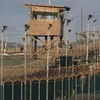 Binh sỹ Mỹ gác tại nhà tù ở vịnh Guantanamo ngày 30/3/2010. (Nguồn: AFP/TTXVN)