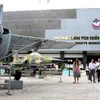 Khách du lịch nước ngoài tham quan bảo tàng Chứng tích chiến tranh Thành phố Hồ Chí Minh. (Ảnh: Phương Vy/TTXVN)