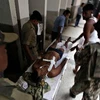 Binh sỹ bị thương trong vụ đụng độ gần biên giới Ấn Độ-Pakistan được chuyển đến bệnh viện tại Jammu ngày 5/8. (Nguồn: AFP/TTXVN)