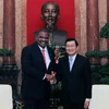 Chủ tịch nước Trương Tấn Sang tiếp ông Ruben Remigio Ferro, Chánh án Tòa án nhân dân tối cao Cuba, sang thăm và làm việc tại Việt Nam. (Ảnh: Nguyễn Khang/TTXVN)