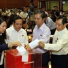 Các đại biểu bỏ phiếu bầu bổ sung ông Lê Thanh Liêm giữ chức Phó Chủ tịch UBND TP Hồ Chí Minh nhiệm kỳ 2011-2016. (Ảnh: Hoàng Hải/TTXVN)