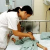 Chăm sóc, điều trị cho trẻ em sau mổ tim tại Bệnh viện Tim Hà Nội. (Ảnh: Hữu Oai/TTXVN)