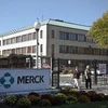 Tòa nhà công ty Merck tại Summit, New Jersey, ngày 2/10. (Nguồn: AFP/TTXVN)