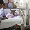 Người bị thương được cứu chữa tại bệnh viện sau các vụ nổ ngày 27/10. (Nguồn: AFP/TTXVN)
