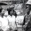 Các chiến sĩ quân giải phóng gặp gỡ nhân dân Sài Gòn trong ngày 30/4/1975. Ảnh minh họa (Nguồn: Ngọc Đản/TTXVN) 
