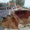 Sông Hậu đã ăn đứt một đoạn quốc lộ 91 tại huyện Châu Phú, An Giang, và vẫn chưa dừng lại. (Nguồn: Internet)