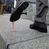 Bã kẹo cao su trên đường phố gây ra không ít điều phiền toái. (Nguồn: Internet)