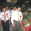 Các mặt hàng rau xanh, thực phẩm... được bán ở tầng hầm 1 của Trung tâm thương mại-chợ Cửa Nam. (Nguồn: Internet)