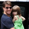 Tom Cruise và "cố vấn" thời trang Suri. (Nguồn: Internet)