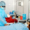 Chăm sóc, điều trị bệnh nhân cúm A/H1N1 ở Bệnh viện Đa khoa Bắc Thăng Long. (Ảnh: Hữu Oai/TTXVN)