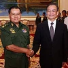 Thống tướng Than Shwe (trái) và Thủ tướng Ôn Gia Bảo. (Nguồn: THX/TTXVN)